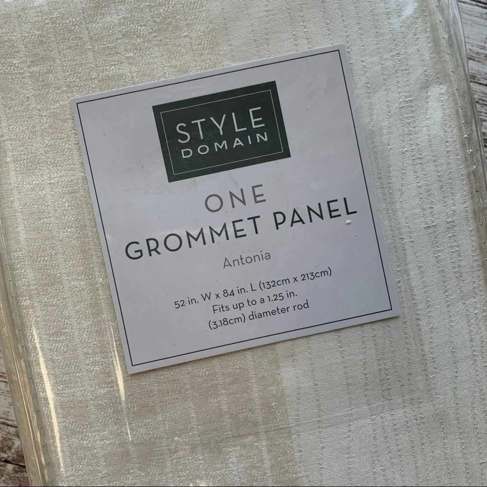 CHARLTON HOME Infield Light Filtering Grommet Antonia Curtain Panel 52 x 84 NEW